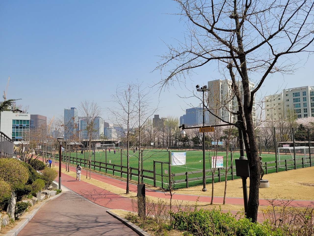 仅让他们在 仅让他们在